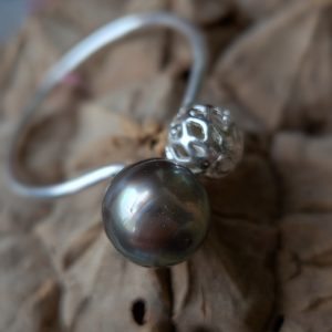 Bague Boule Argent Ajourée et une Perle de Tahiti